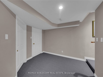11 Royalton Dr