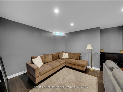 11 Royalton Dr
