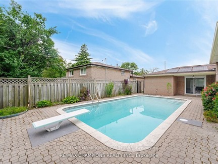 53 Beechwood Cres