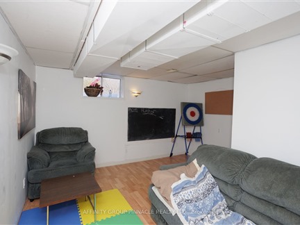 16 Parkside Dr